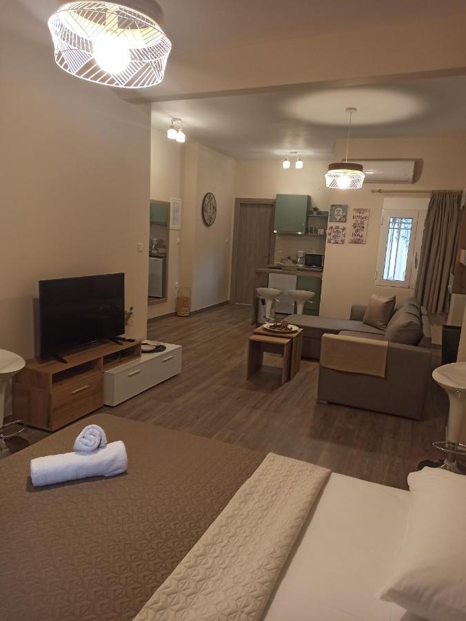Studio 11 Kavála Luaran gambar