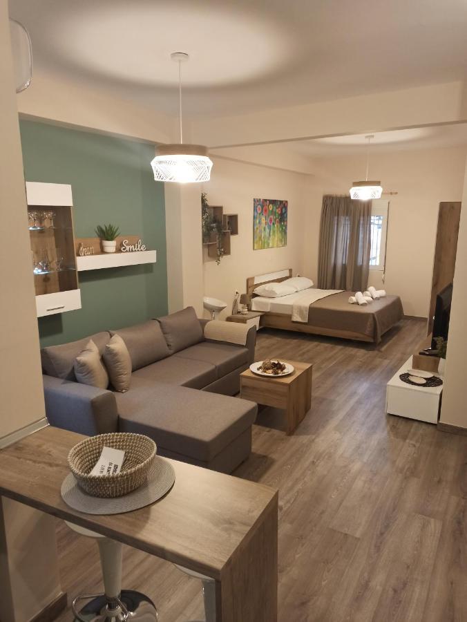 Studio 11 Kavála Luaran gambar